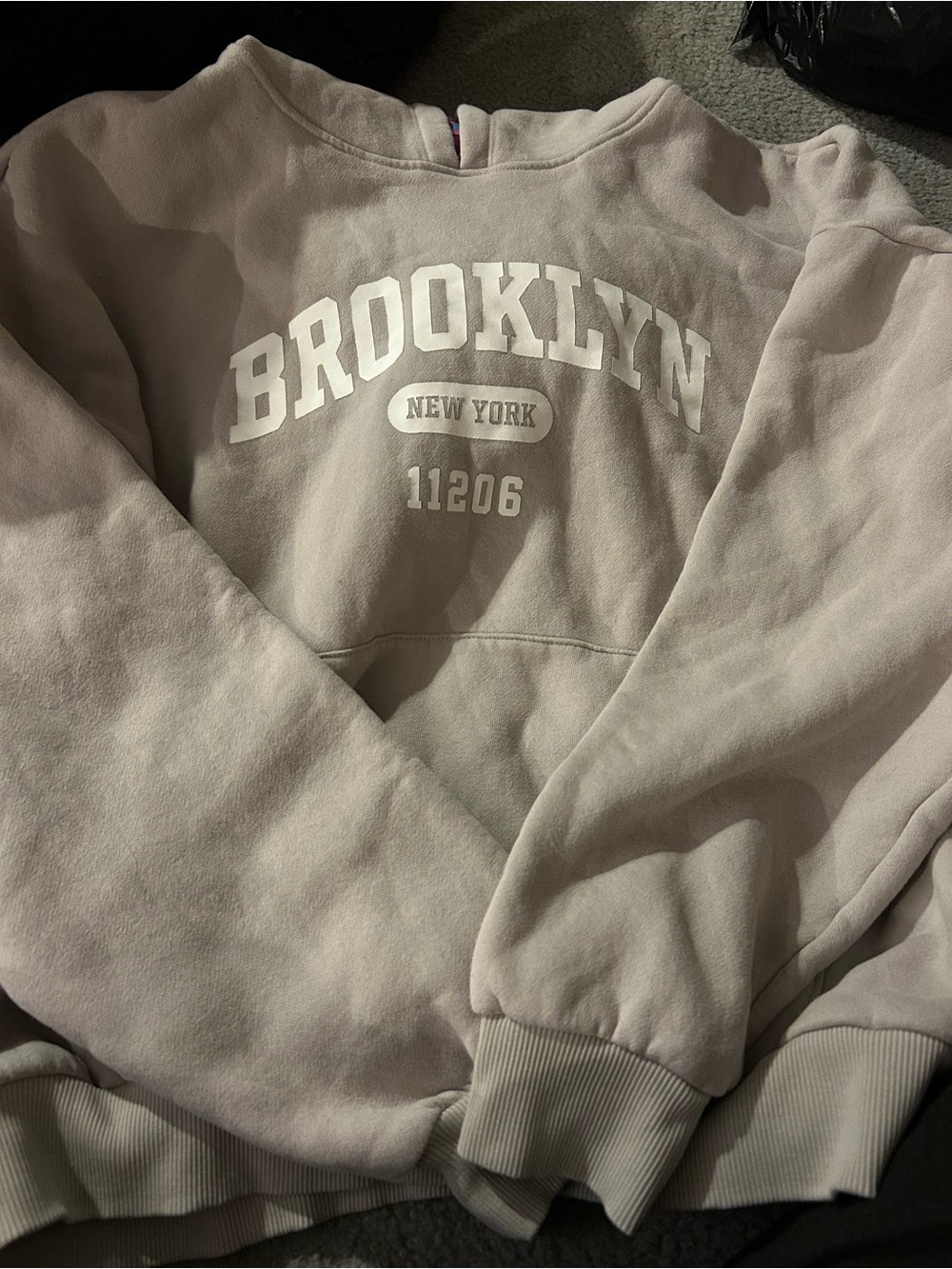 Edikted Brooklyn Pullover Sweatshirt in Light Mauve with White Print